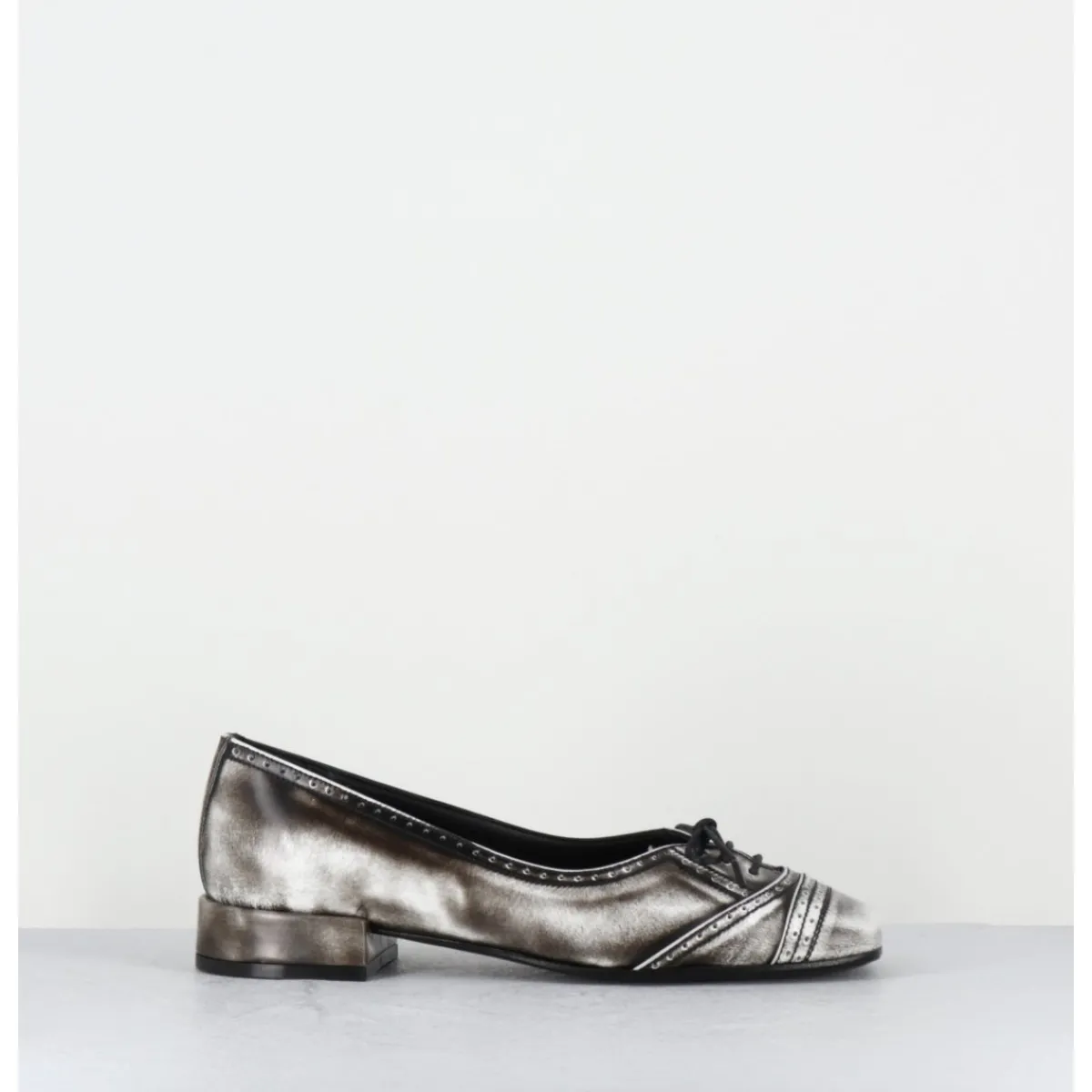 Chaussures | Ballerines^TO&CO Ballerines en cuir effet vintage petit lacet - FABIENE BORDOBA WHITE NOIR&BLANC