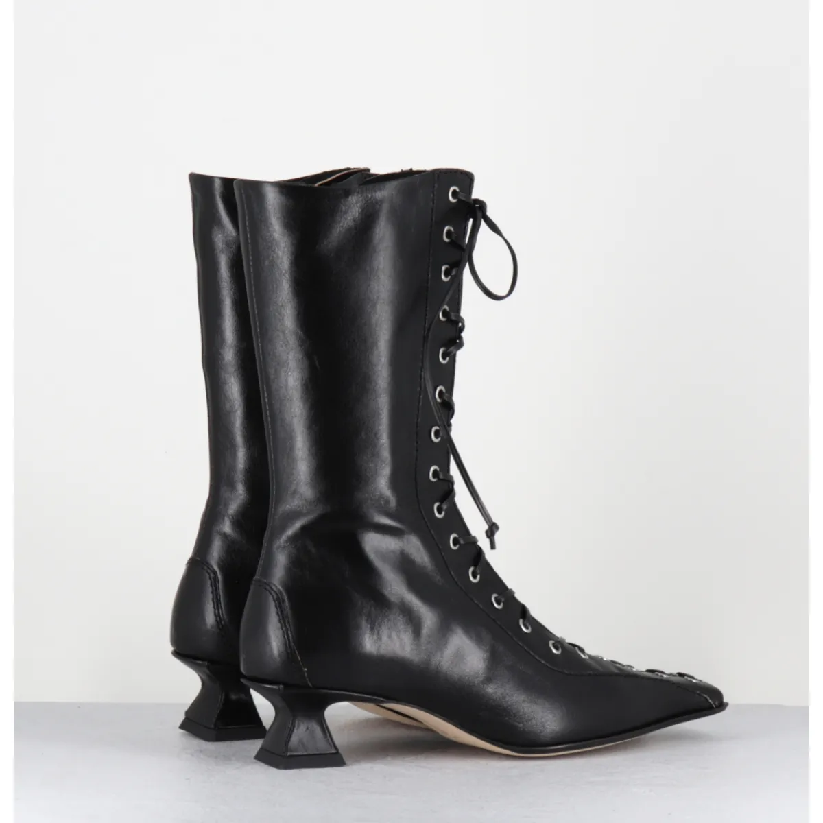 boots__lacets_corset_cuir_noir_amp_bout_carr__emile_black_lace_up_3.webp Boots^MIISTA Boots à lacets corseté cuir & bout carré - EMILE BLACK LACE UP NOIR