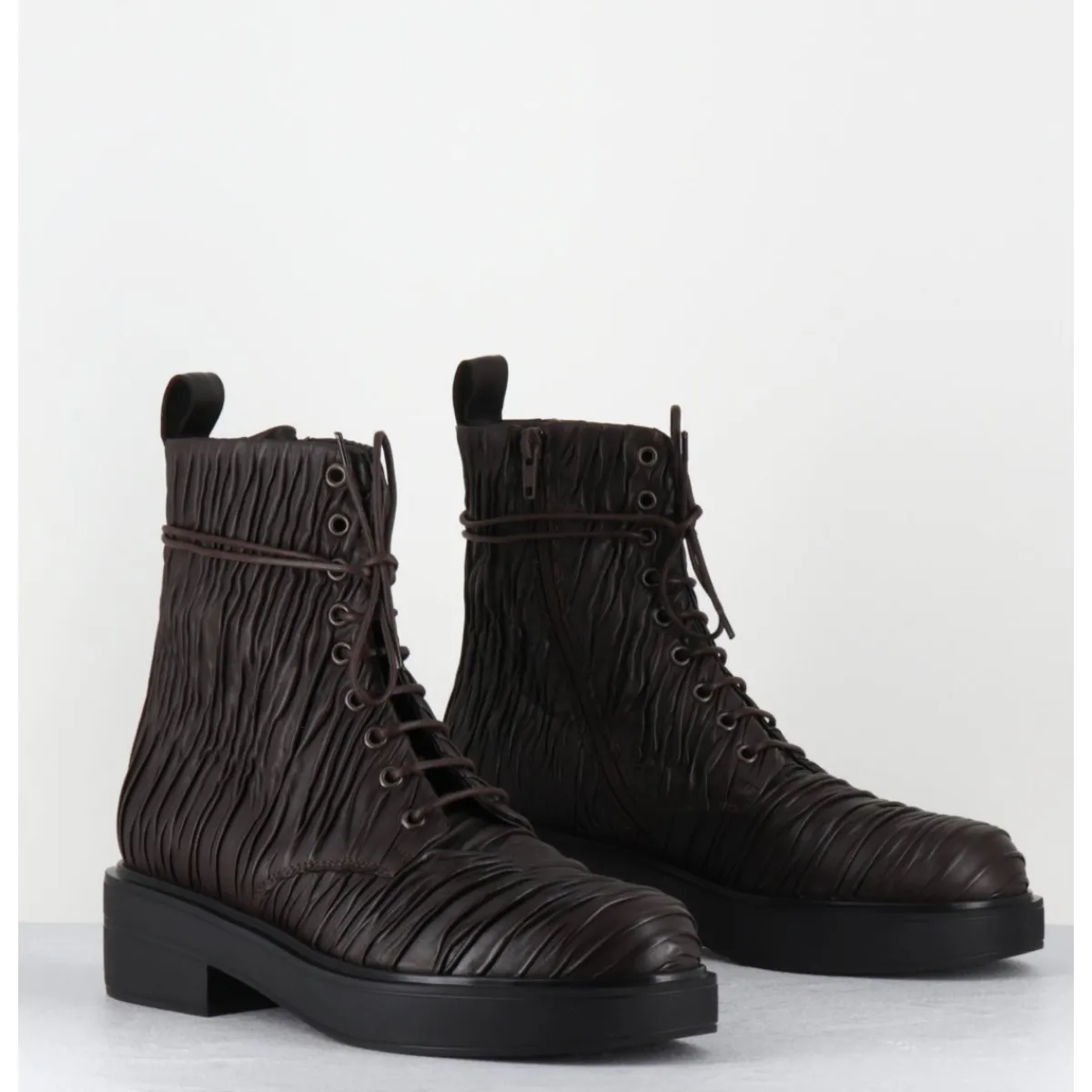Boots^GARRICE LAB Boots à lacets en cuir plissé - OTARE PLISSE T MORO MARRON