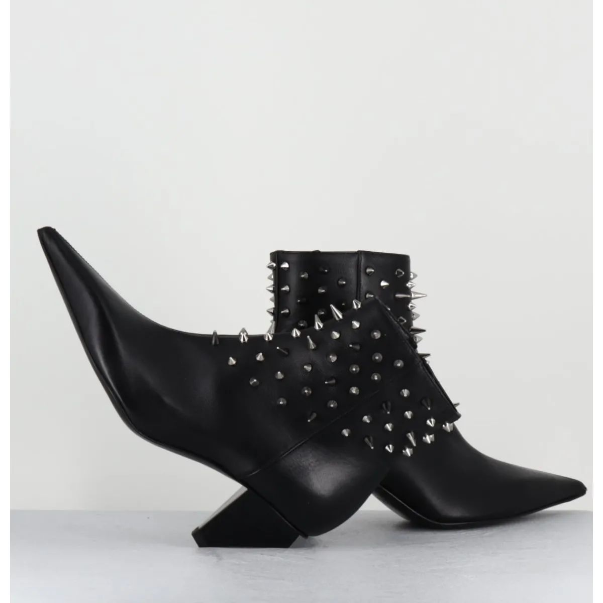 Boots^AGL Boots bout pointu en cuir à clous - KNIFE STUDS NERO NOIR