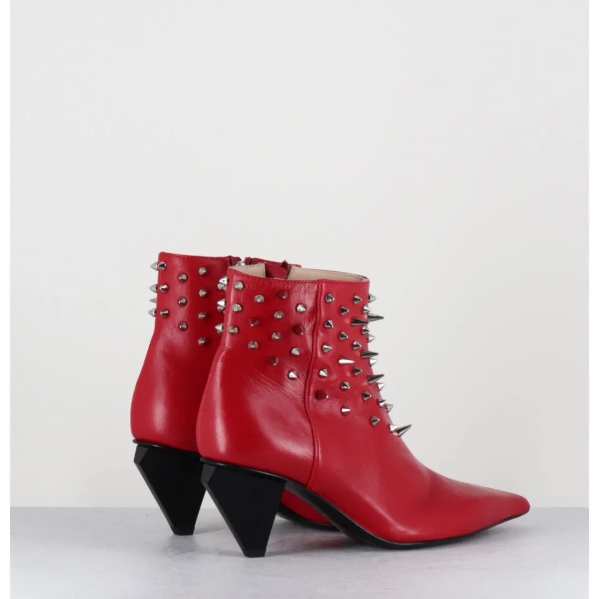 Boots^AGL Boots bout pointu en cuir à clous - KNIFE STUDS CERISE ROUGE