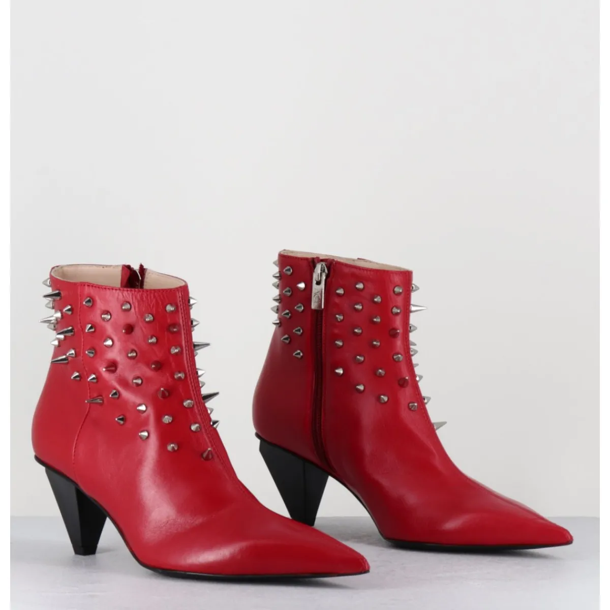 Boots^AGL Boots bout pointu en cuir à clous - KNIFE STUDS CERISE ROUGE
