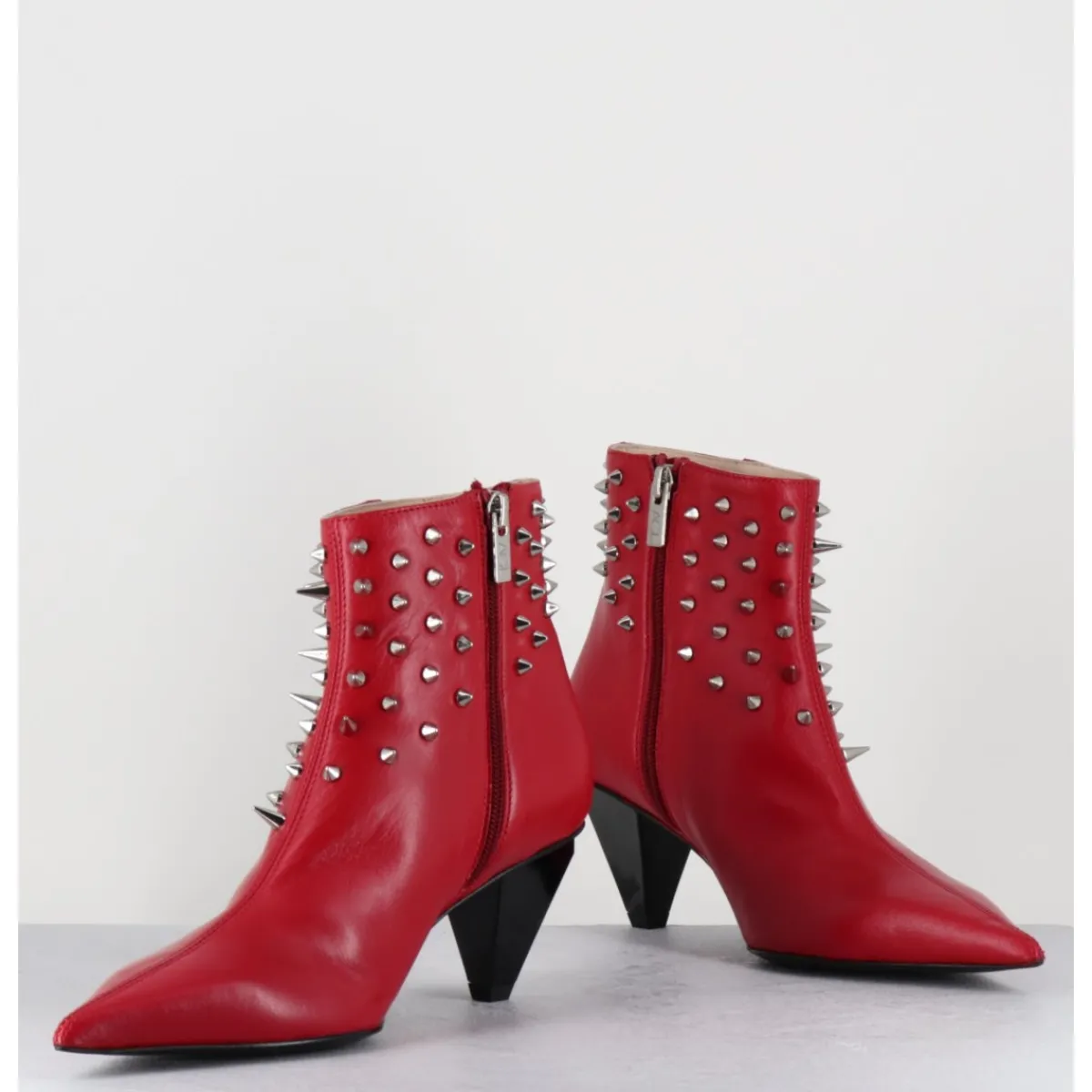 Boots^AGL Boots bout pointu en cuir à clous - KNIFE STUDS CERISE ROUGE