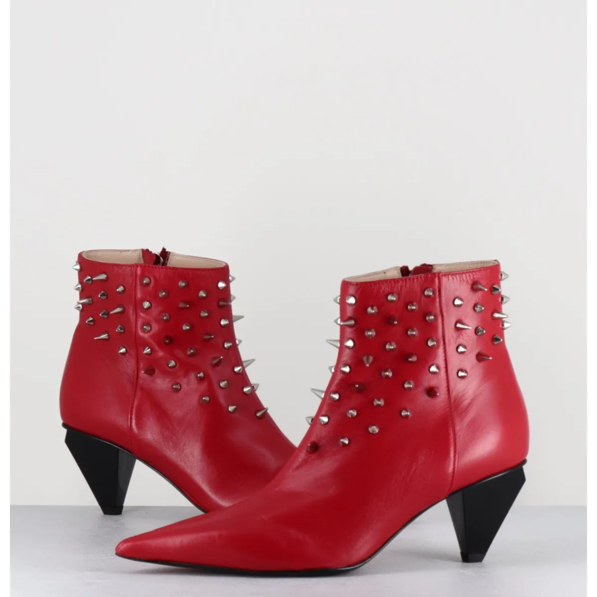 Boots^AGL Boots bout pointu en cuir à clous - KNIFE STUDS CERISE ROUGE