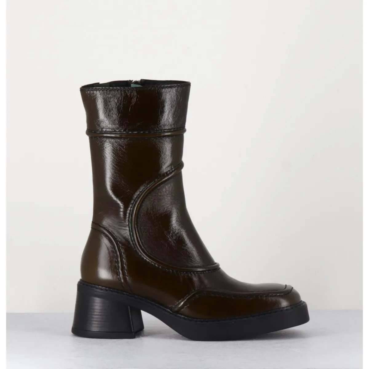 Boots^E8 BY MIISTA Boots cuir brillant khaki 90's - MALENE KHAKI BOOTS