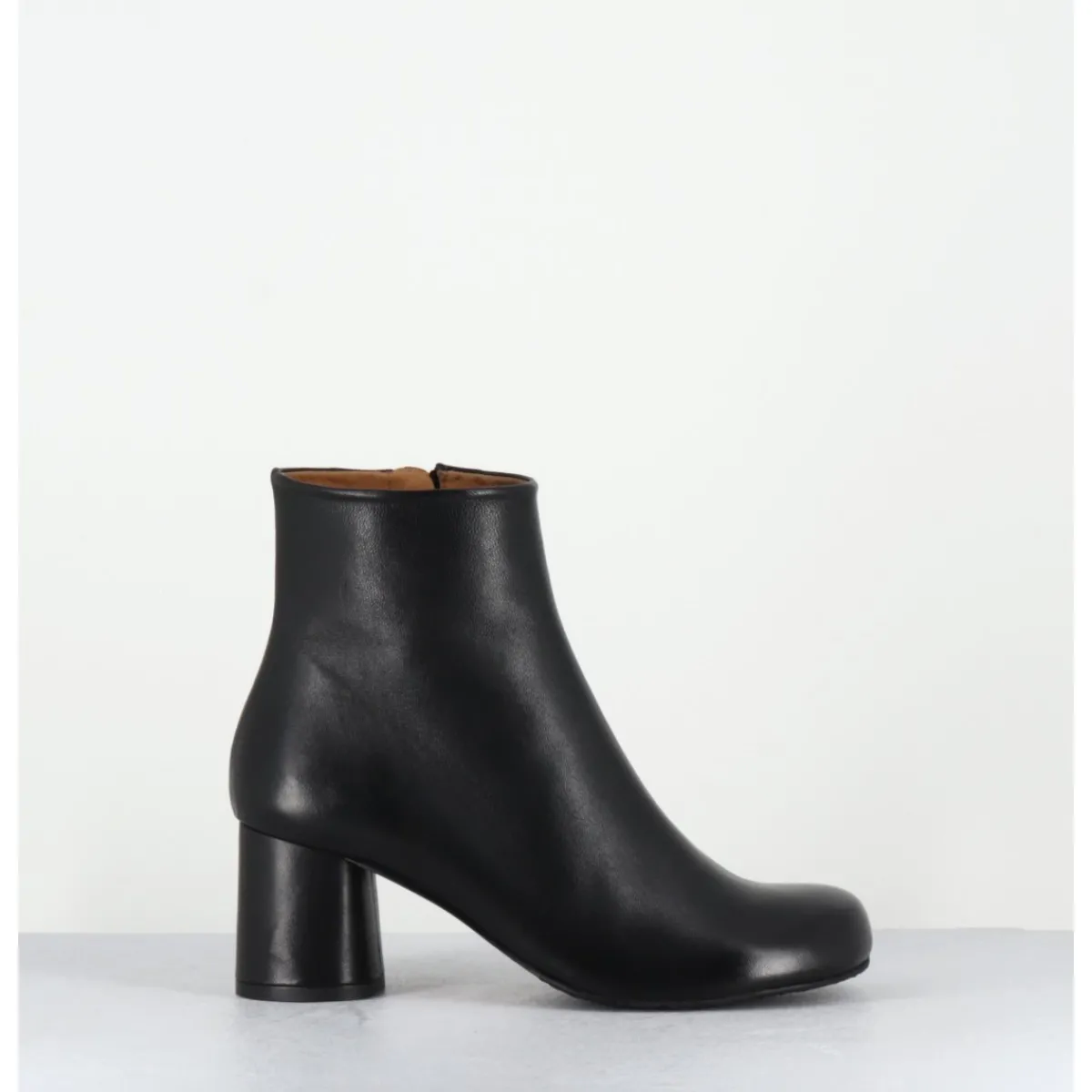 Boots^AUDLEY Boots en cuir à talon ligne minimaliste - SAKA NAPPA BLACK NOIR