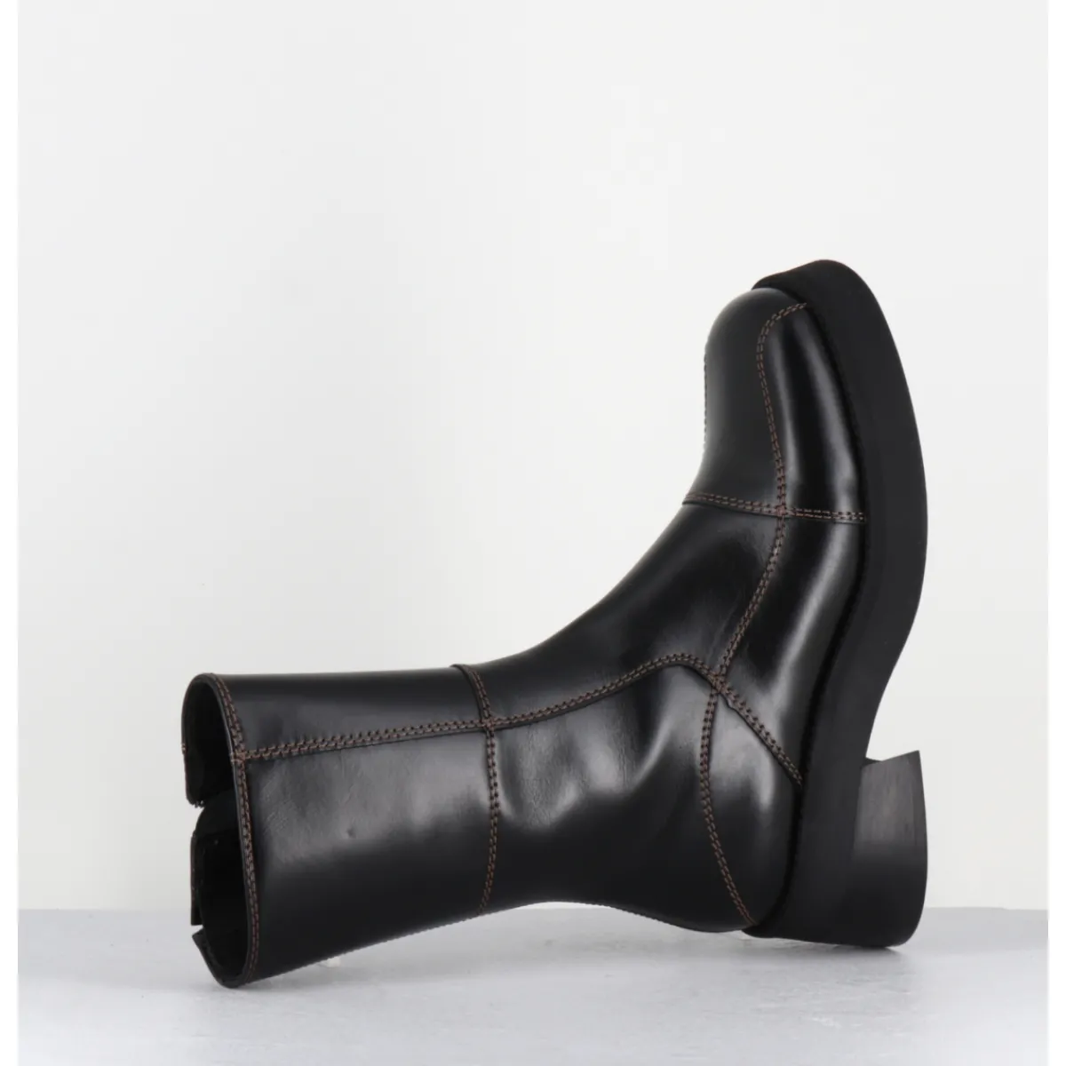 Boots^E8 BY MIISTA Boots en cuir & surpiqûres marron - HEYA BLACK BROWN BOOTS NOIR