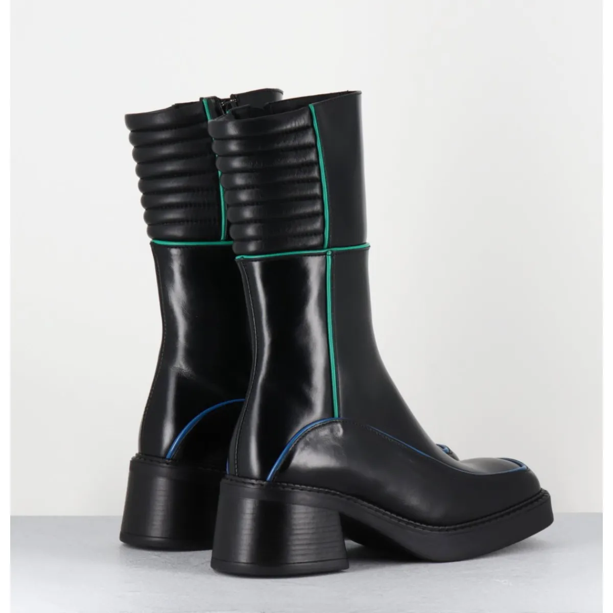 Boots^E8 BY MIISTA Boots en cuir & surpiqûres vert + bleu - KERRI BLACK BOOTS NOIR