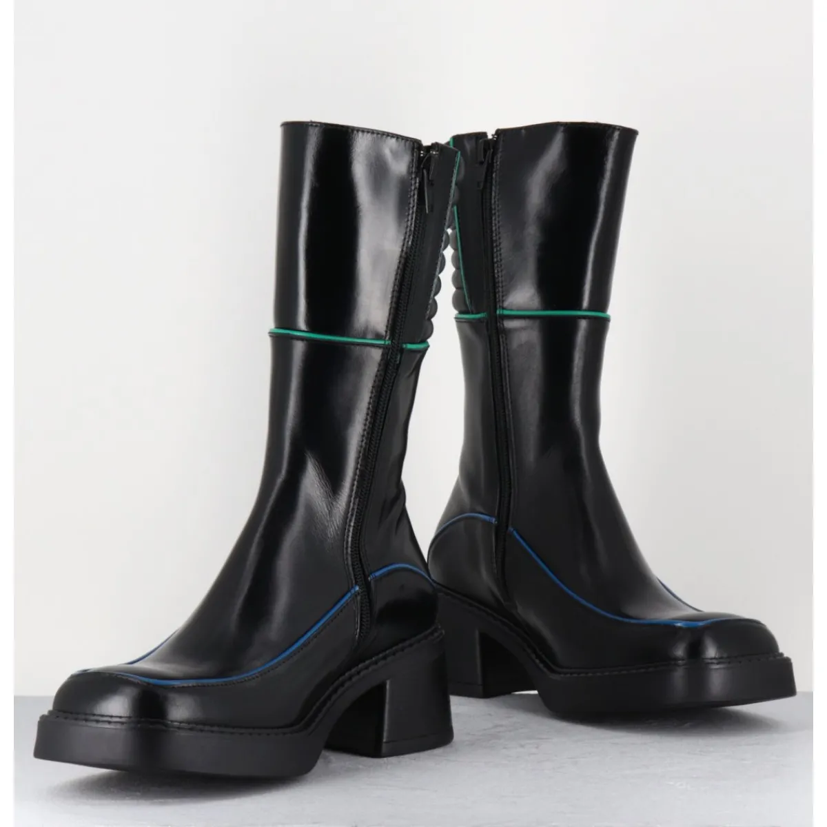 Boots^E8 BY MIISTA Boots en cuir & surpiqûres vert + bleu - KERRI BLACK BOOTS NOIR