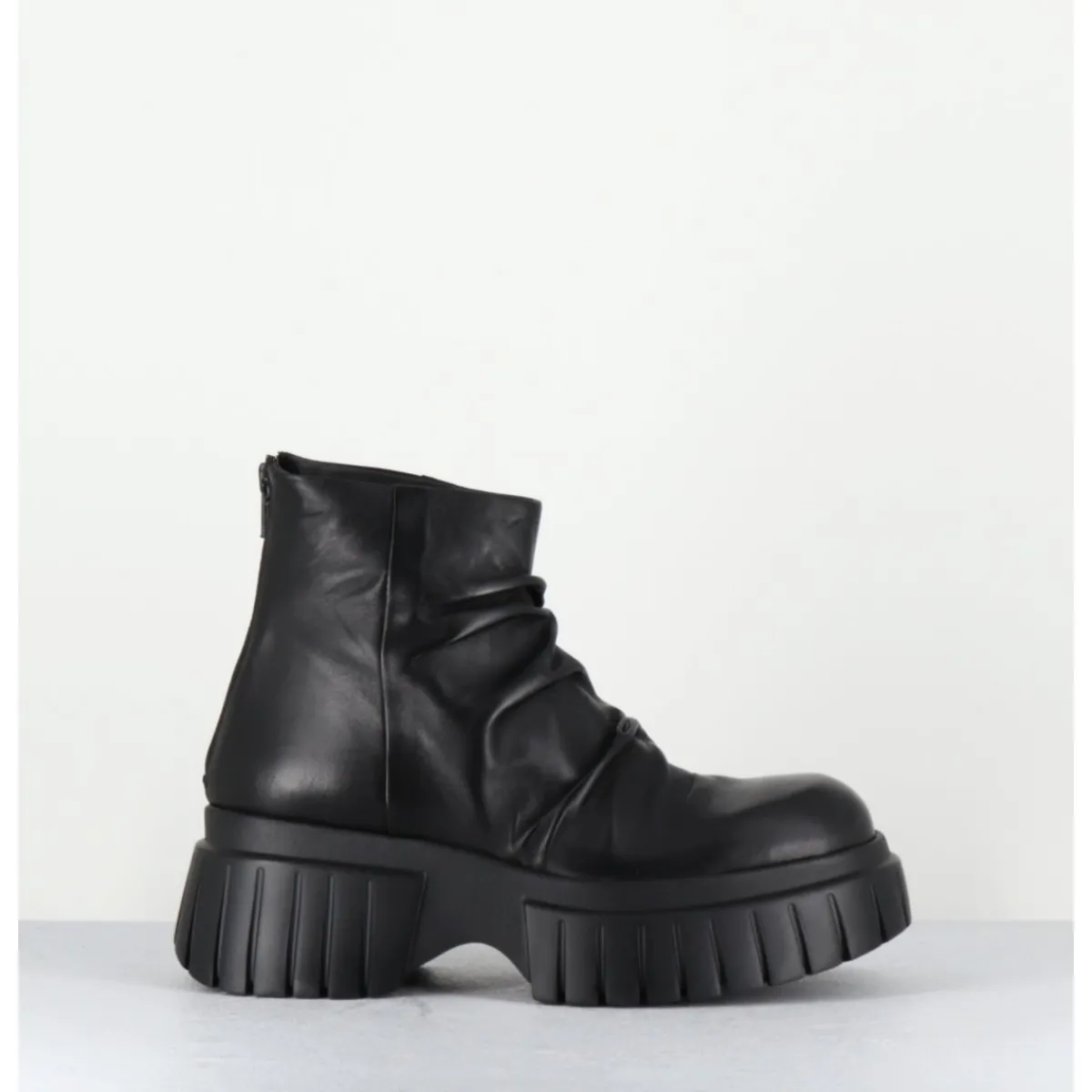 Boots^GARRICE LAB Boots en cuir plissé semelle épaisse - GANT GLOVE NERO NOIR
