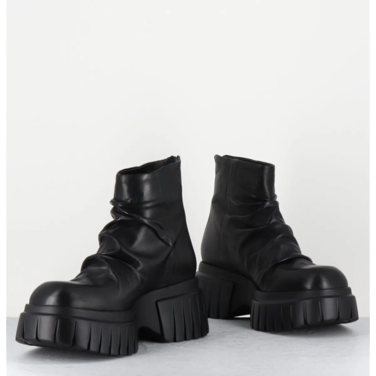 Boots^GARRICE LAB Boots en cuir plissé semelle épaisse - GANT GLOVE NERO NOIR