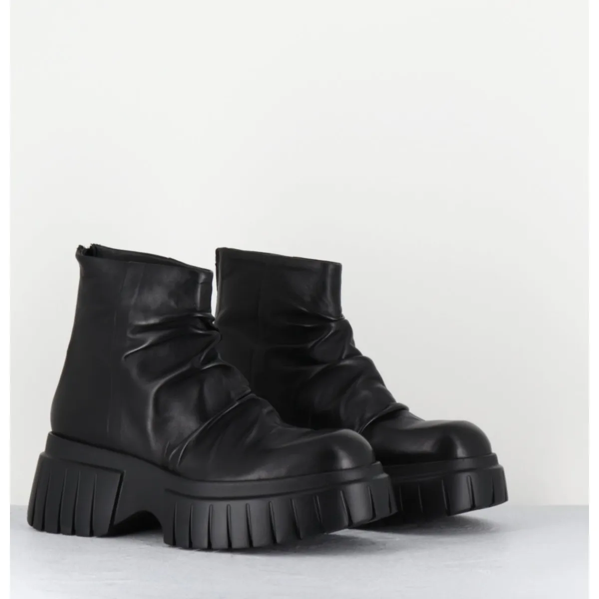 Boots^GARRICE LAB Boots en cuir plissé semelle épaisse - GANT GLOVE NERO NOIR