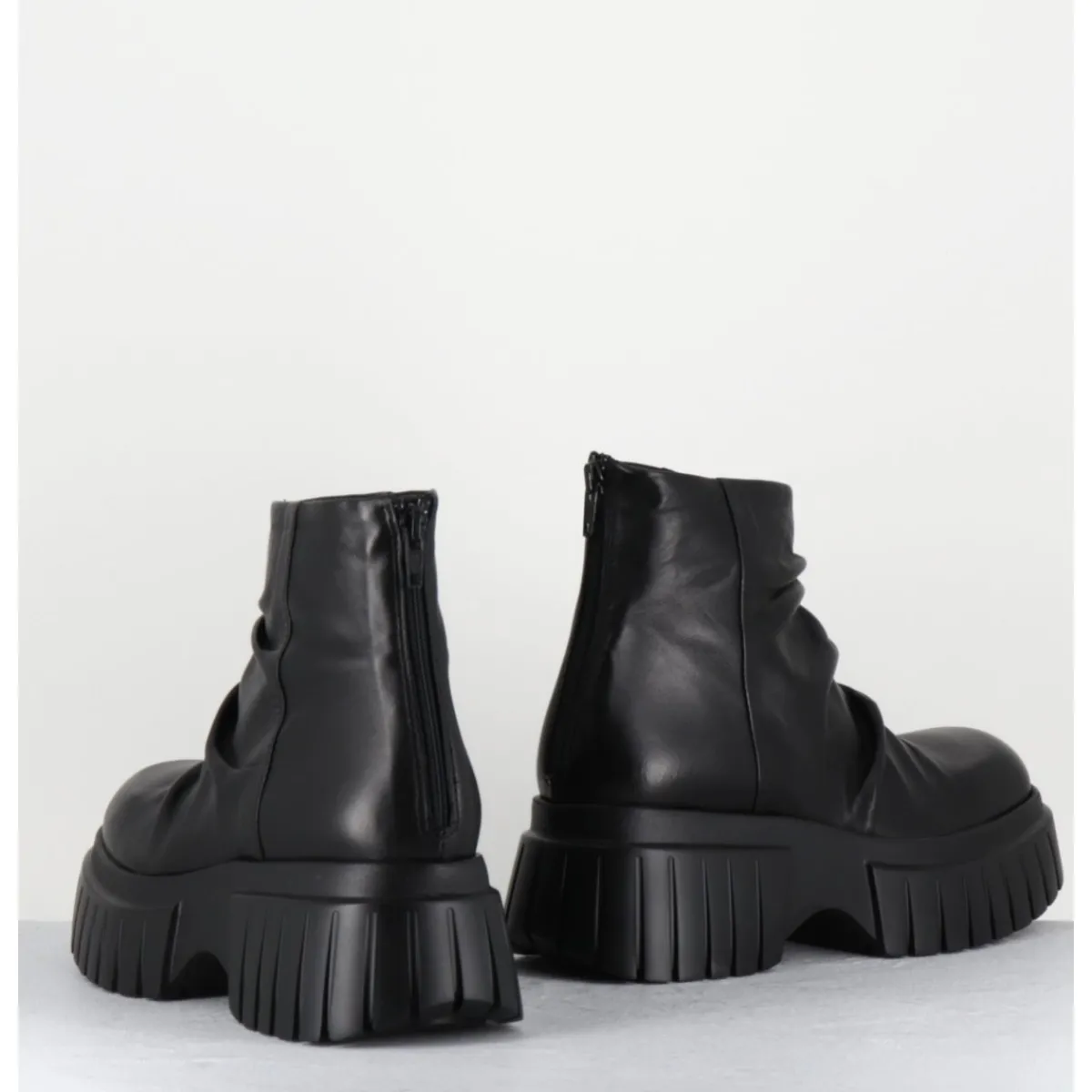 Boots^GARRICE LAB Boots en cuir plissé semelle épaisse - GANT GLOVE NERO NOIR