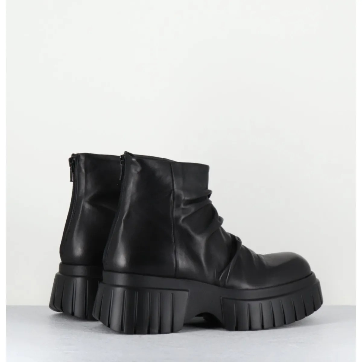 Boots^GARRICE LAB Boots en cuir plissé semelle épaisse - GANT GLOVE NERO NOIR
