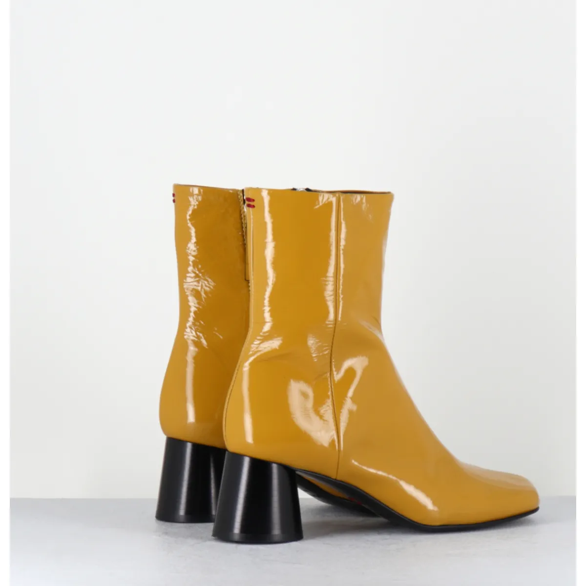 Boots^HALMANERA Boots en cuir vernis jaune talon cylindrique - DANI04 MUNA LUPPOLO MOUTARDE
