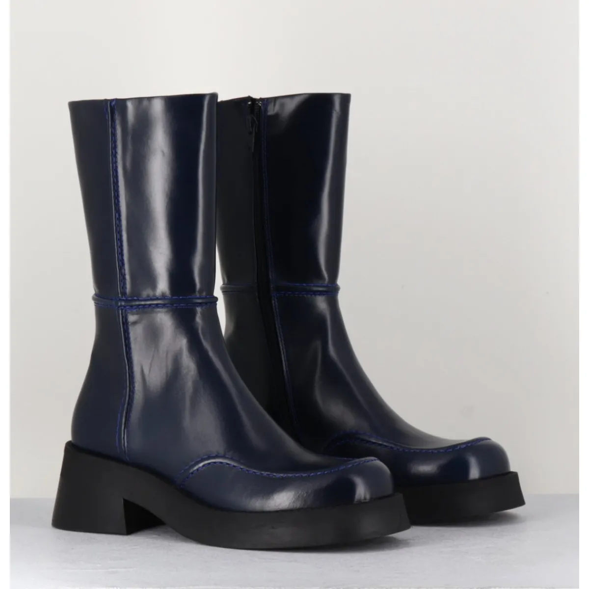 Boots^E8 BY MIISTA Boots 90s tige haute en cuir lisse - INNE BLU BOOTS BLEU
