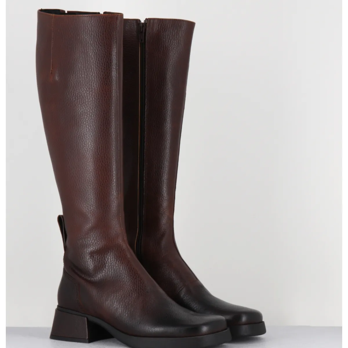 Bottes^E8 BY MIISTA Bottes en cuir brossé bout carré petit talon - BRUNILHDA BROWN TALL MARRON