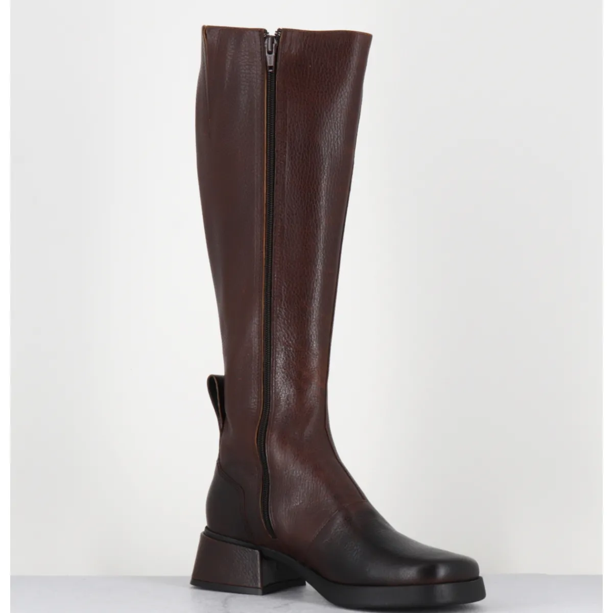 Bottes^E8 BY MIISTA Bottes en cuir brossé bout carré petit talon - BRUNILHDA BROWN TALL MARRON