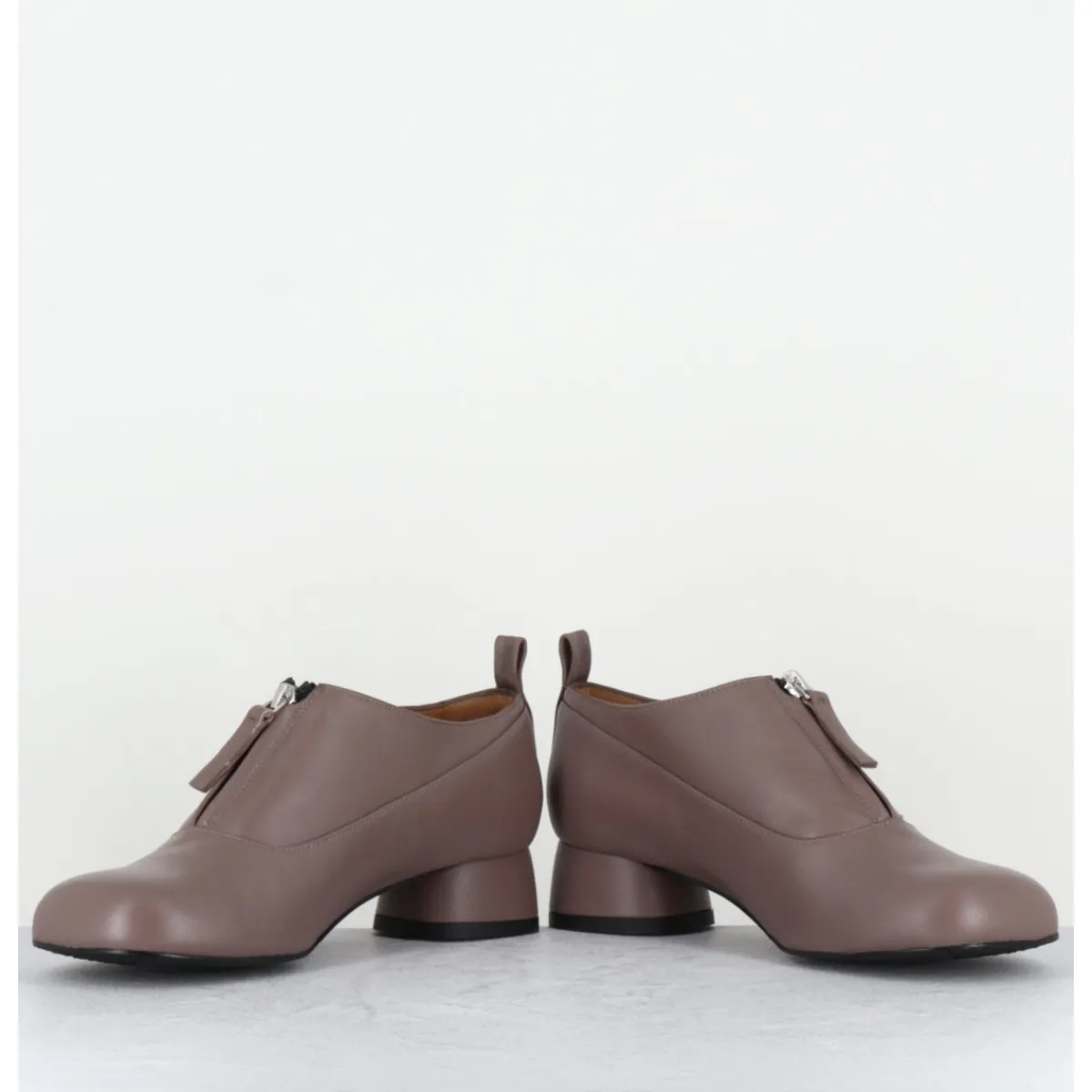 Mocassins | Chaussures^AUDLEY Chaussures petit talon et zip central en cuir taupe - IROY NAPPA FUNGHI GRIS