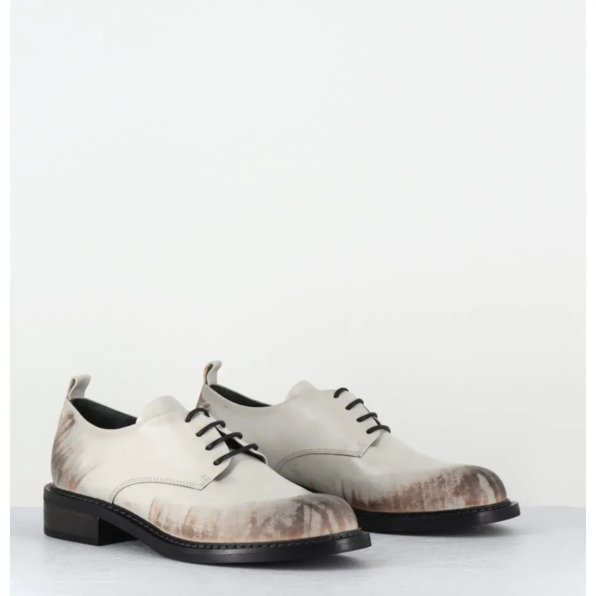 Chaussures^GARRICE LAB Derbies en cuir blanc cassé effet usé - ANATI MORODER AVORIO