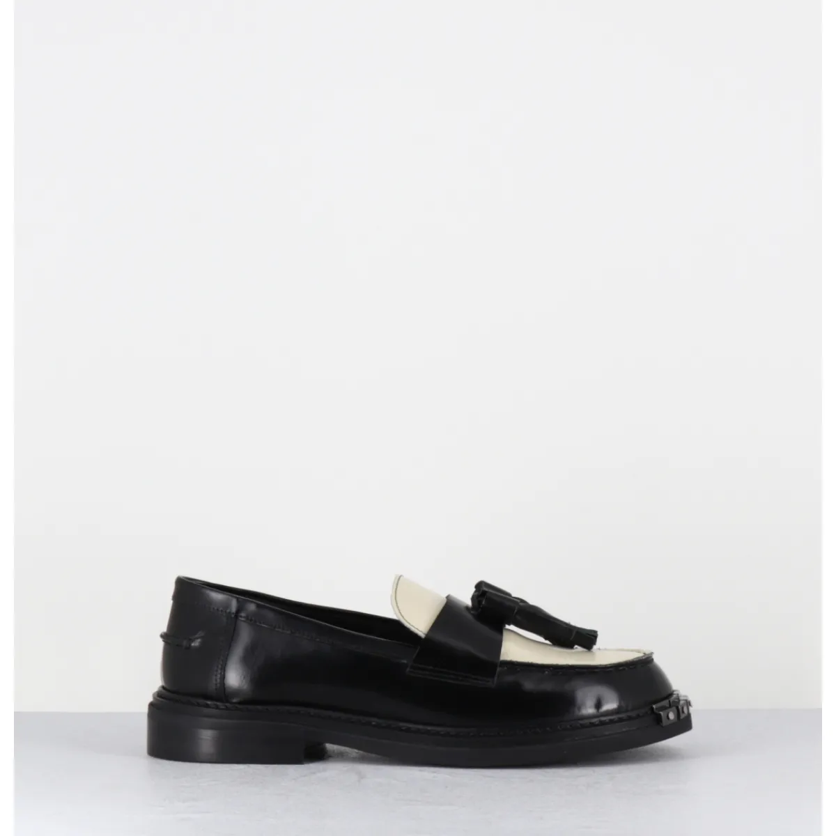 Mocassins | Chaussures^GARRICE LAB Mocassins à pompons en cuir glacé noir et blanc - TECAR ABRA NERO BIANCO NOIR&BLANC