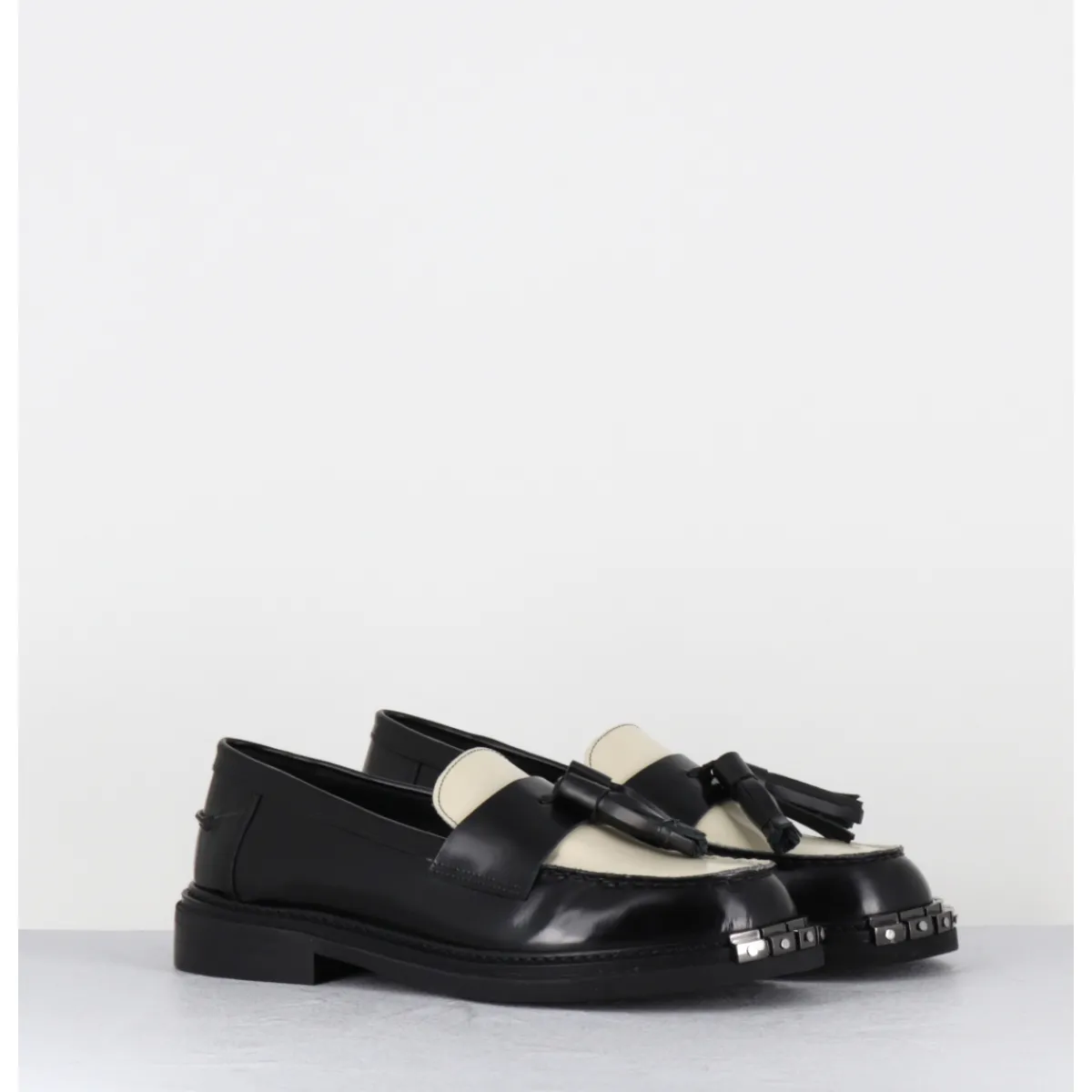 Mocassins | Chaussures^GARRICE LAB Mocassins à pompons en cuir glacé noir et blanc - TECAR ABRA NERO BIANCO NOIR&BLANC
