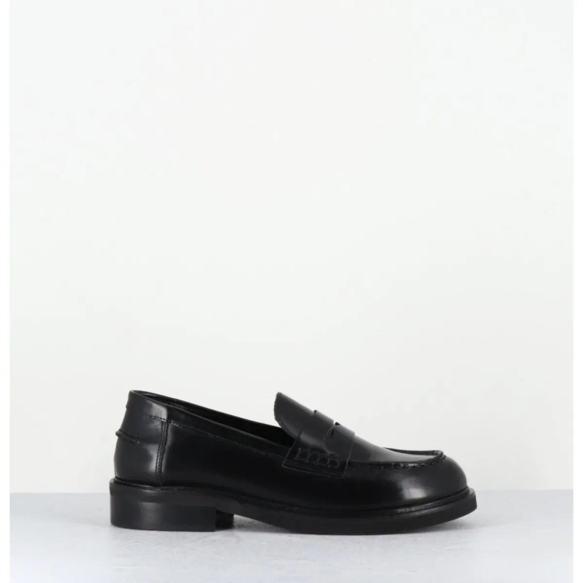 Mocassins | Chaussures^GARRICE LAB Mocassins plats à bout rond en cuir glacé - CHINO ABRASIVATO NERO NOIR