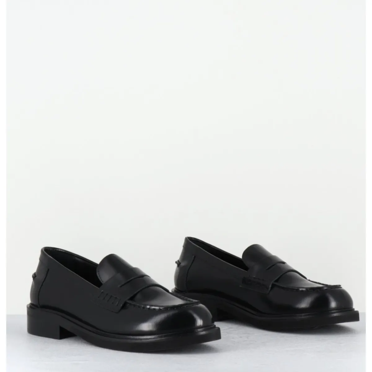 Mocassins | Chaussures^GARRICE LAB Mocassins plats à bout rond en cuir glacé - CHINO ABRASIVATO NERO NOIR