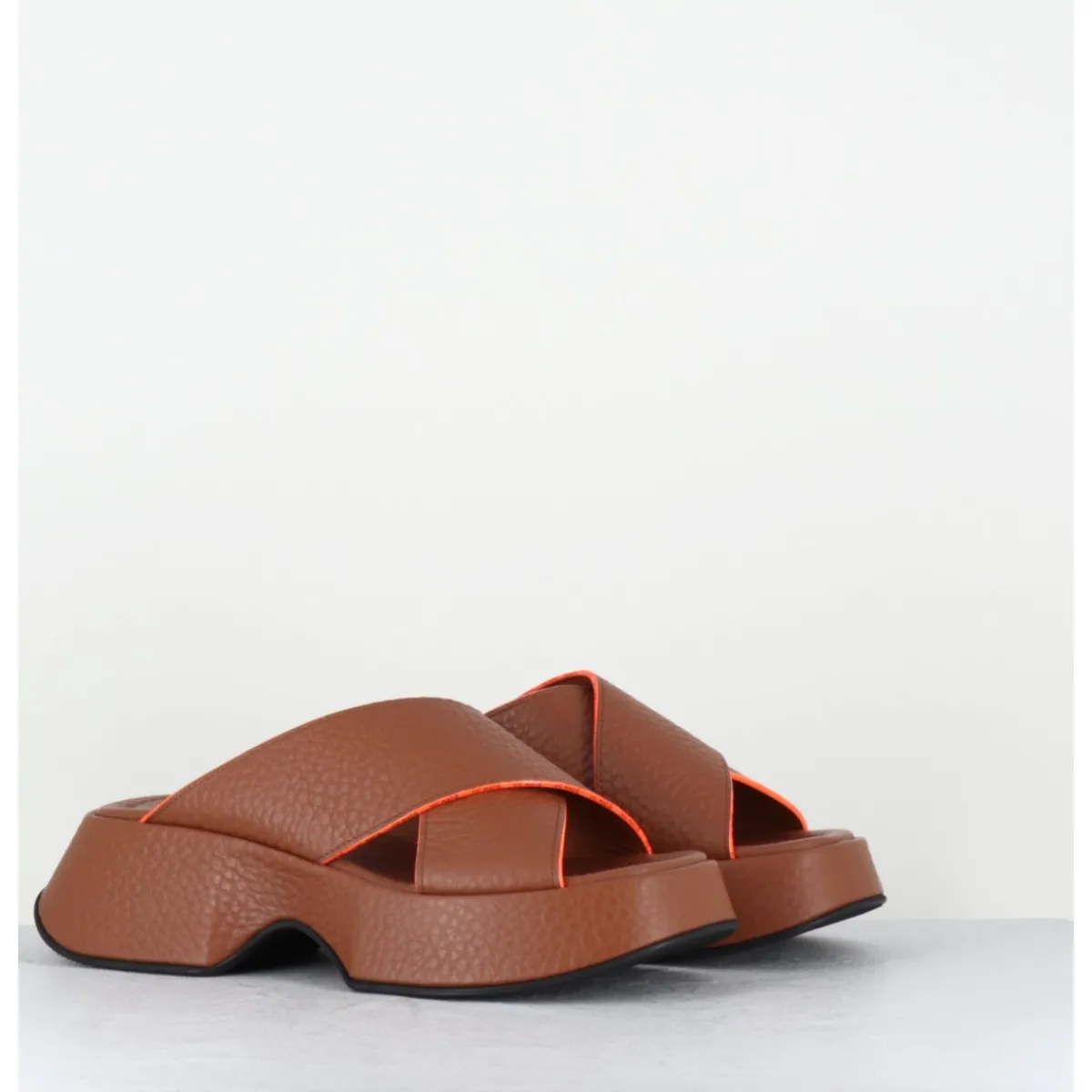 Plateformes^VIC MATIE Mules à plateforme en cuir grainé & bordures orangées - 1E1516D QUINTINO TOBACCO CAMEL