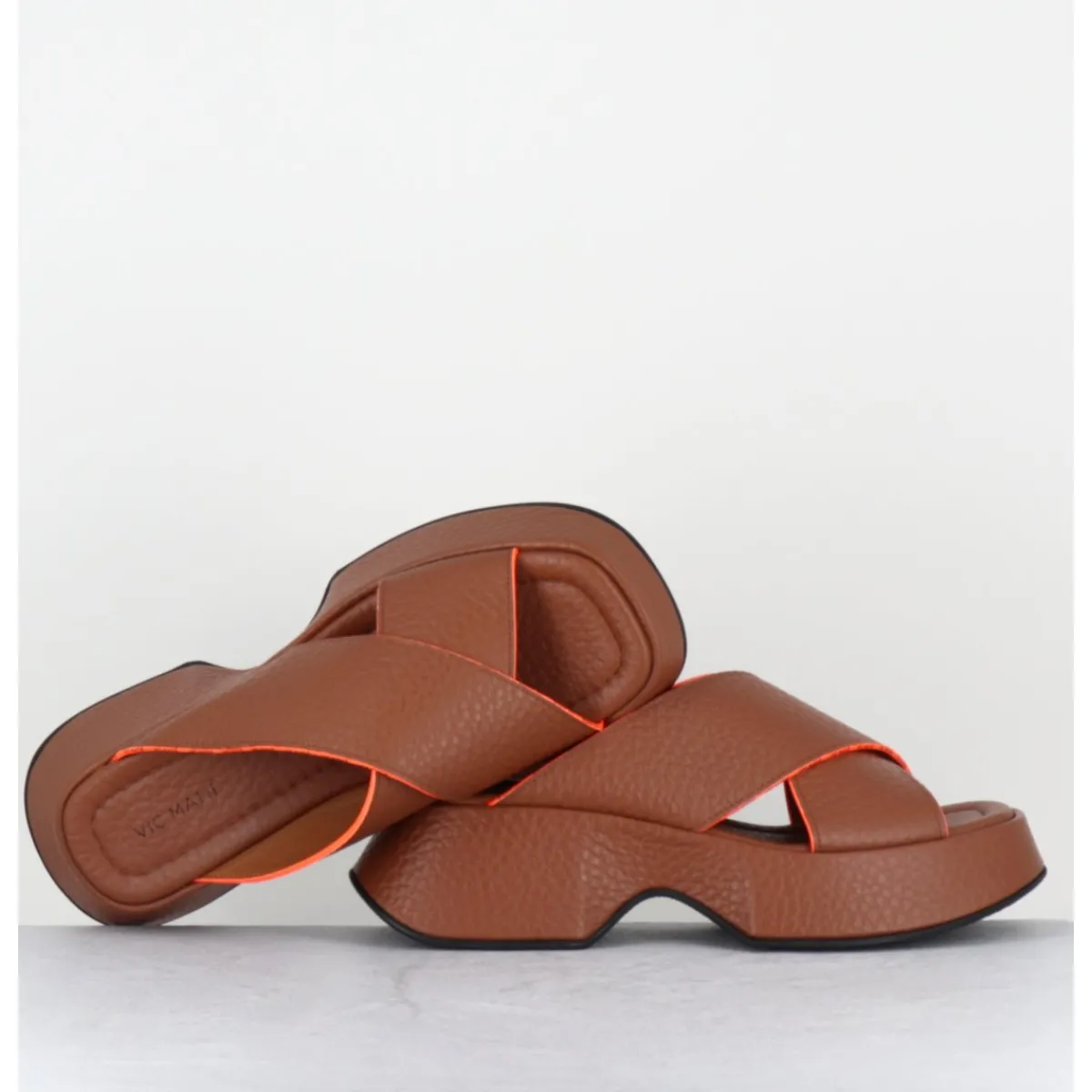 Plateformes^VIC MATIE Mules à plateforme en cuir grainé & bordures orangées - 1E1516D QUINTINO TOBACCO CAMEL