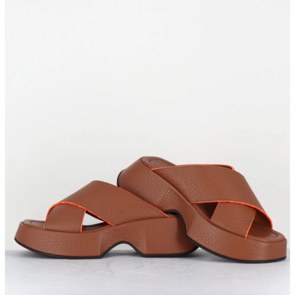 Plateformes^VIC MATIE Mules à plateforme en cuir grainé & bordures orangées - 1E1516D QUINTINO TOBACCO CAMEL