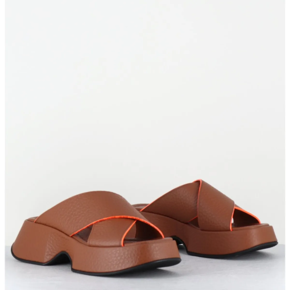 Plateformes^VIC MATIE Mules à plateforme en cuir grainé & bordures orangées - 1E1516D QUINTINO TOBACCO CAMEL
