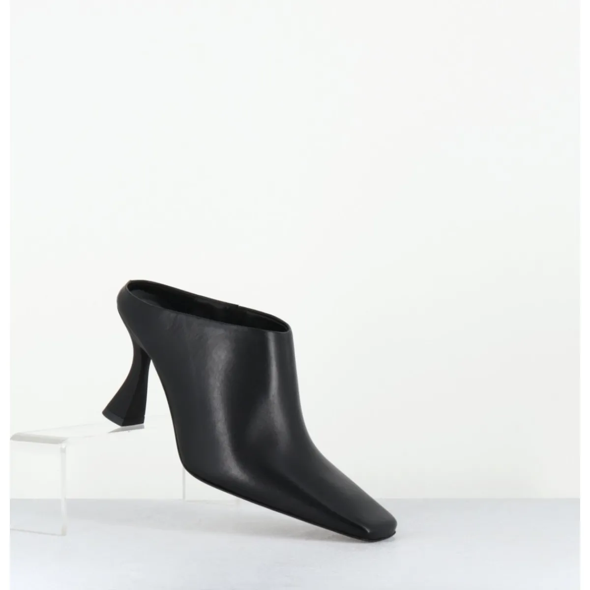 Chaussures^E8 BY MIISTA Mules à talon bout carrré en cuir - MANUELA BLACK MULES NOIR