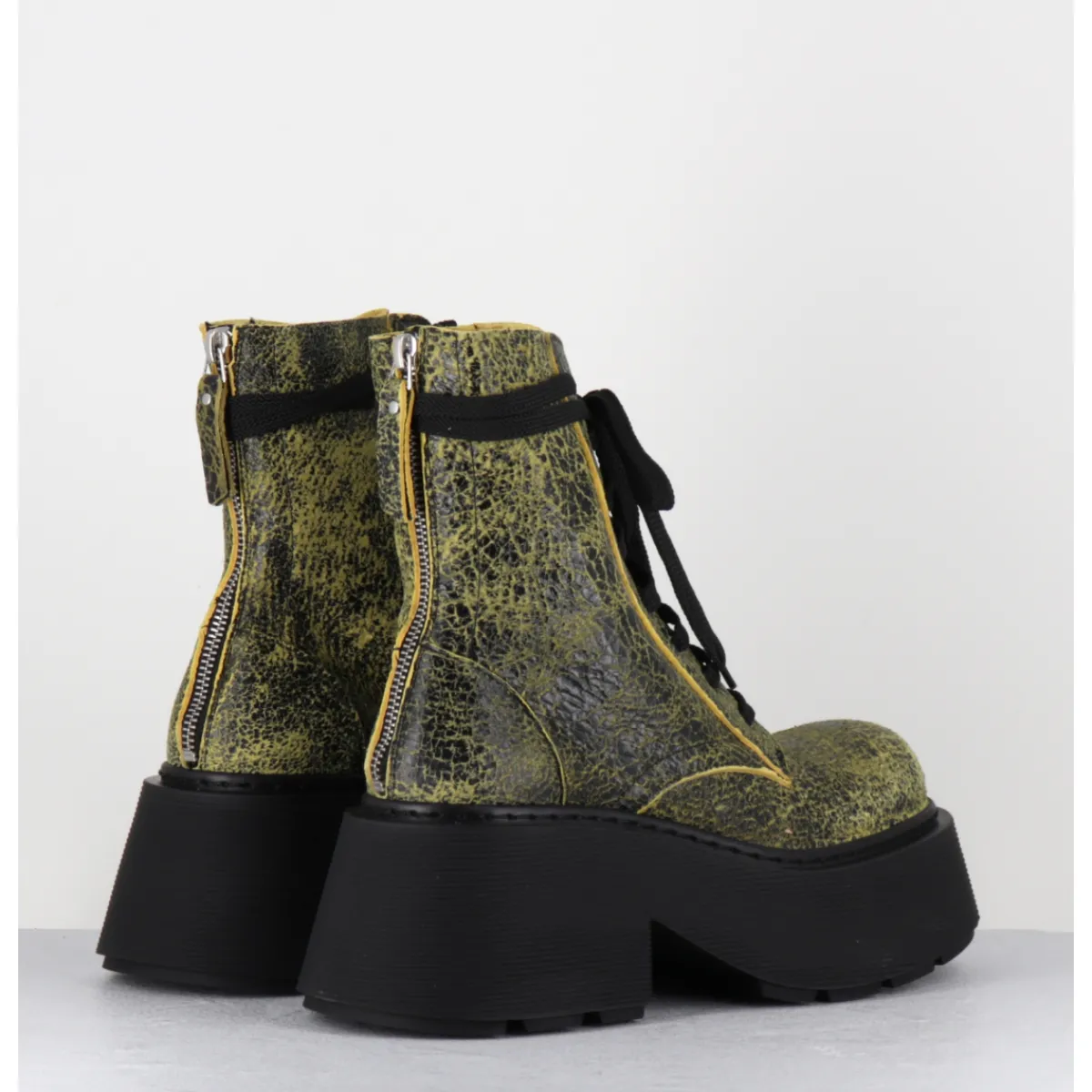 Boots | Bikers^VIC MATIE Rangers à lacets en cuir craquelé et noir - 1F2154D PUNK YELLOW JAUNE